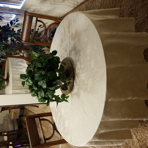 Satin Brocade Tablecloth - Picture 10 of 10